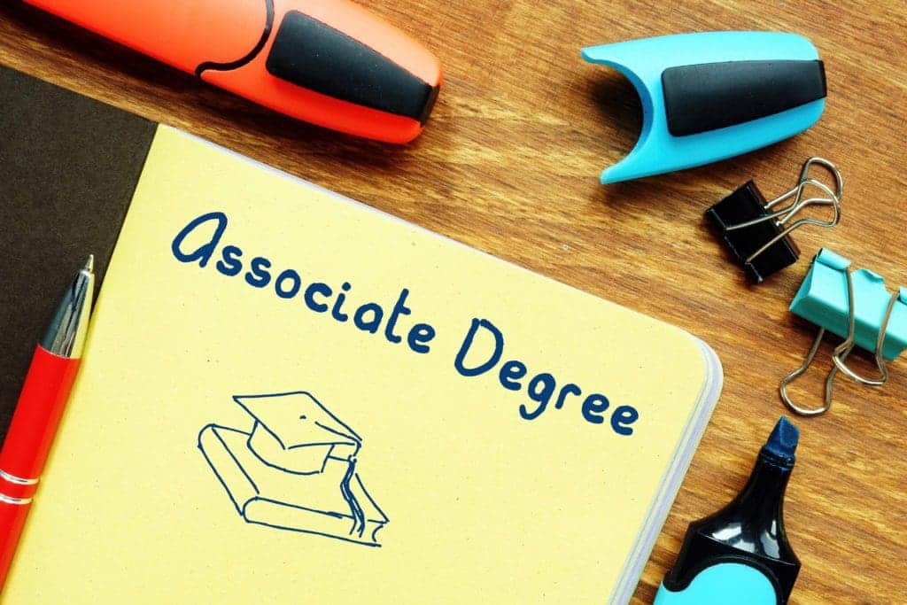 what-can-you-do-with-an-associate-degree-in-accounting